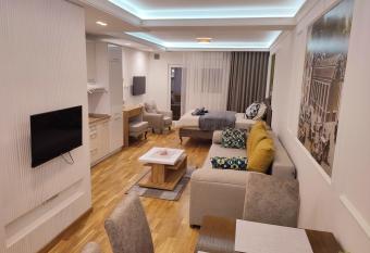 TiD Apartman LUX has Balcony rooms