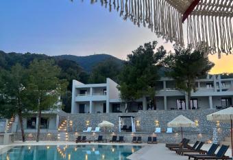 Mythical Coast Wellness Retreat has Balcony rooms