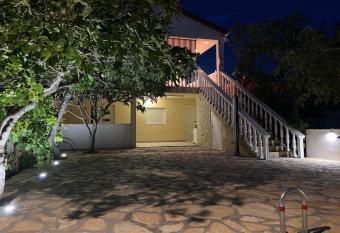 Apartments Mateo has Balcony rooms