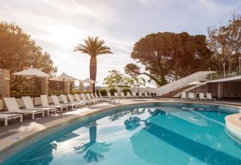 Ilunion Caleta Park allows 18 year olds to book a room