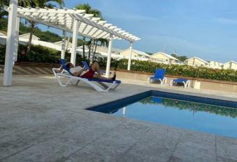 Cheerful vacation home has Balcony rooms