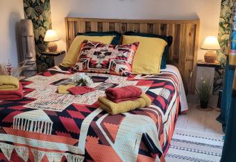 Le clos du po  te allows 18 year olds to book a room