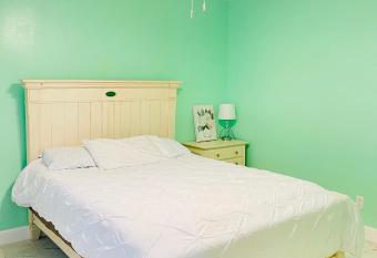 Cuyama Guest House has Balcony rooms