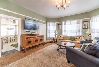 Rustic 3-Bedroom walking distance to Downtown has Balcony rooms