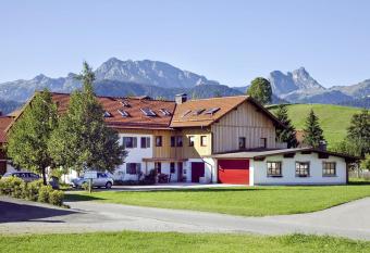 Best Butler Alp Villa 11 Personen I Blockh  tte I Parken I Lagerfeuer I Netflix allows 18 year olds to book a room