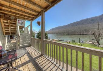 Vacation Rental! Water Front Condo Unit C has Balcony rooms