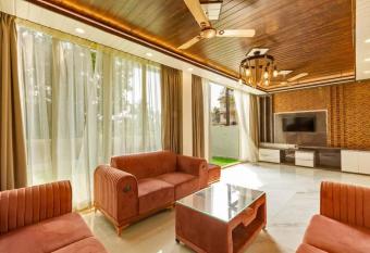 Luxury 4Bhk Villa North Goa has Balcony rooms