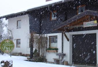 tonis-appartements has Balcony rooms