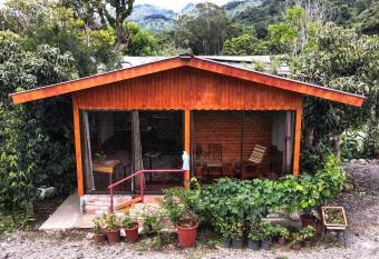 Cozy Woodcabin has Balcony rooms