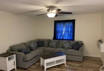 Comfortable downstairs 2 bed next to Fort Sill allows 18 year olds to book a room