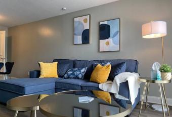 Stylish Midtown Condo near downtown KC has Balcony rooms