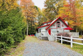 ARROWHEAD LAKE - Ski Chalet- Gameroom, Firepit - Lake View, Walk to Beach/Island has Balcony rooms