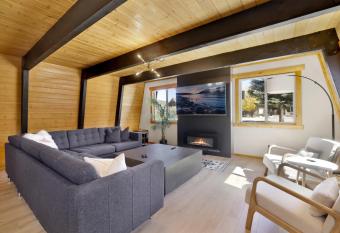 2186-Hackbear's Cabin home has Balcony rooms