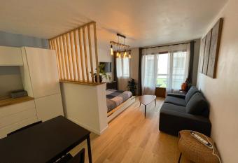 Mourillon, T1 bis 35m2    5 minutes des plages has Balcony rooms