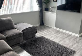 Fantastic full 3 bedroom modern apartment has Balcony rooms