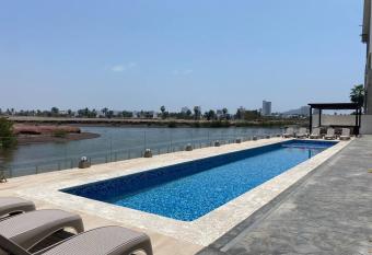 Hermoso Condo Con Vista a la Marina Mazatl  n (BayView) allows 18 year olds to book a room