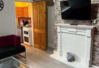 Ovington Grove 2 fully equipped kitchen free parking 3 bedrooms Netflix has Balcony rooms