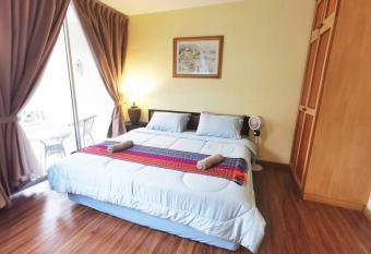 Lotus Desaru Beach Resort, 2 bdrms, w/splash park has rooms with a private hot tub