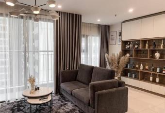 Homestay Vinhomes Ocean Park has Balcony rooms