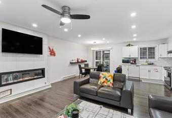 Whole House Silverdale Corners has Balcony rooms