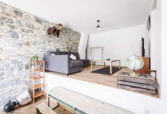 NAMUCO - Petit loft de charme entre citadelle & centre ville allows 18 year olds to book a room
