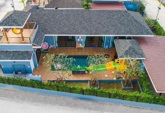 Laboon Pool Villa                                                                                                      has Balcony rooms