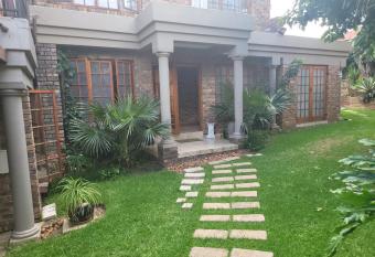 Paradise Lodge & Restaurant has Balcony rooms