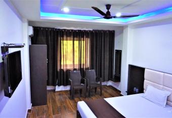 PEACE BLUE HOMESTAY has Balcony rooms