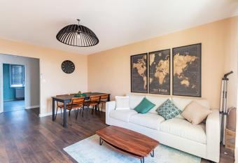 Appartement de 4 chambres avec balcon et wifi a Avignon has Balcony rooms