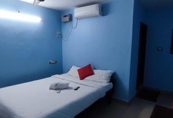 Dolphin Beach Guest House has Balcony rooms