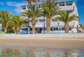 Hotel Neptuno allows 18 year olds to book a room