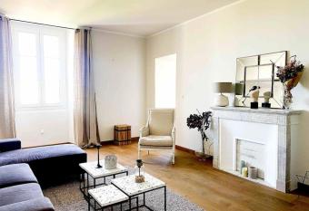 Appartement d   architecte allows 18 year olds to book a room