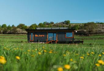 Na_ture allows 18 year olds to book a room