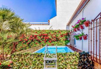 Rosarios House has Balcony rooms