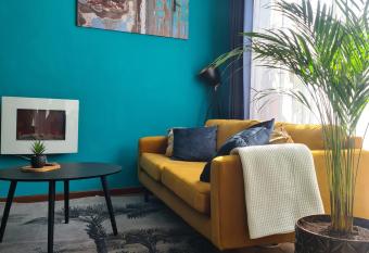 Feel at Home - Holiday Studio allows 18 year olds to book a room