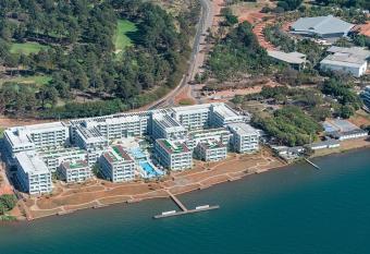 Excelente ap beira lago has rooms with a private hot tub