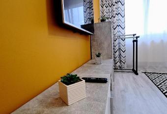 Apartament modern UTA allows 18 year olds to book a room