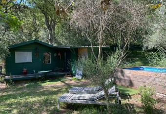 Chalet avec piscine priv  e dans la for  t allows 18 year olds to book a room