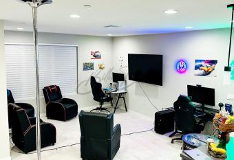 The Ultimate Gaming House! has rooms with a private hot tub