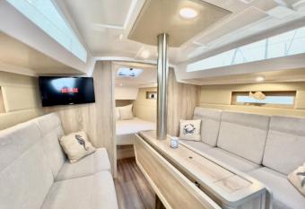 Hausboot Segelyacht Nui allows 18 year olds to book a room