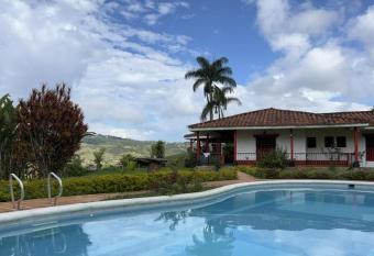 Finca La Tribu La Cumbre-Valle has Balcony rooms