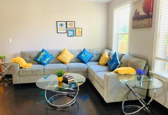 Cute home, near parks ,large parking, 20min to OSU allows 18 year olds to book a room