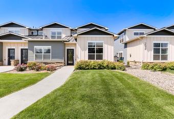 226 Osiander St Unit D has Balcony rooms