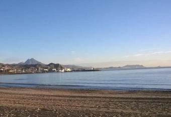 Luminoso Estudio en la playa de el Campello allows 18 year olds to book a room