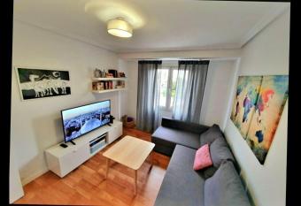 Apartamento en Gij  n Arbeyal allows 18 year olds to book a room