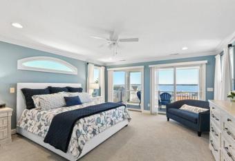 Three stories on waterfront; 20 min from beaches! has Balcony rooms