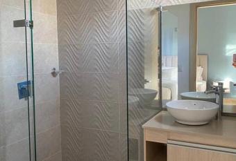 Deslumbrante loft frente a Buena Vista Mall allows 18 year olds to book a room