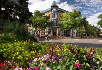 633 Mathews St has Balcony rooms
