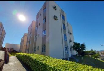 Apartamento bem localizado has Smoking rooms