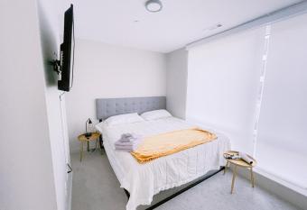 Luxury King Bed By Charles river Room#1 has Balcony rooms